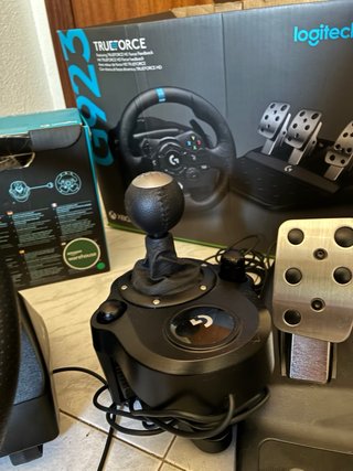 Volante Logitech G923 con Pedales y Palanca