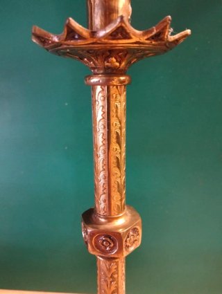 Antiguos candelabros de iglesia
