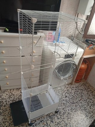 Jaula para mascotas blanca y negra