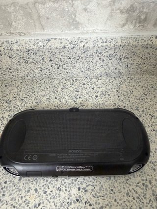 Consola Sony PS Vita + Cargador + 4 Juegos