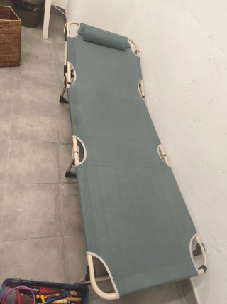 Silla plegable beige y gris