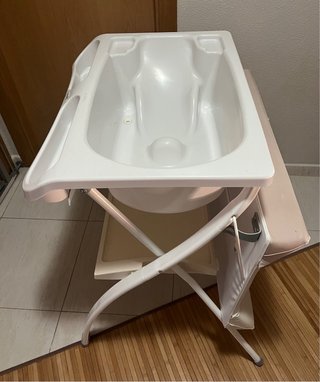 Cambiador bebé Brevi con bañera
