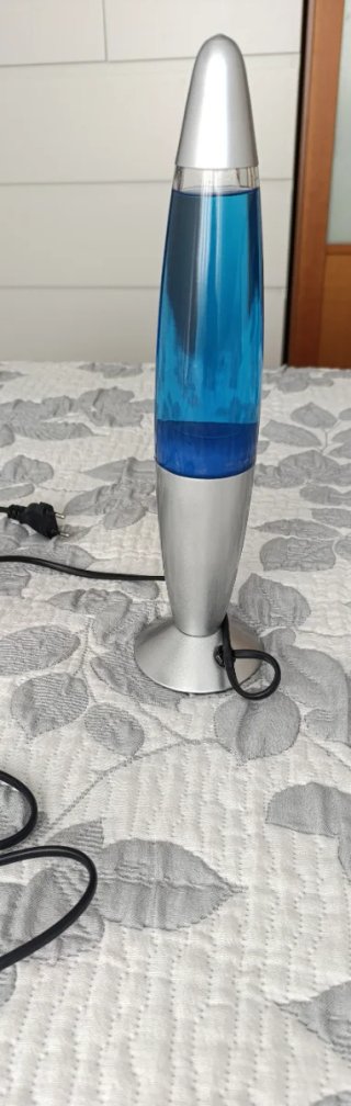Lámpara de lava azul y plateada