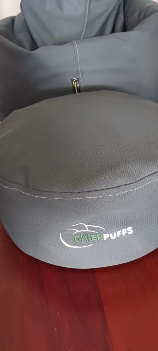 Puff gris con reposapiés