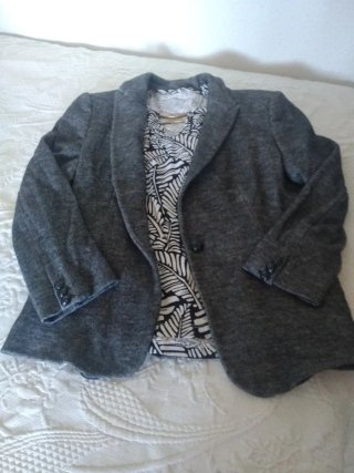 Blusa sin mangas y chaqueta elástica