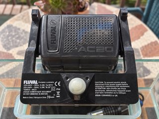 Urna Acuario Fluval EDGE 23L Diseño 6 caras vidrio