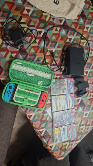 Nintendo Switch + 4 Giochi + Accessori