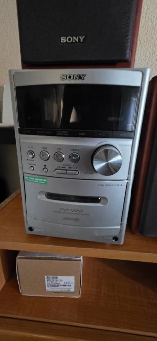 Mini cadena Sony CMT-NEZ50 MP3 CD Radio