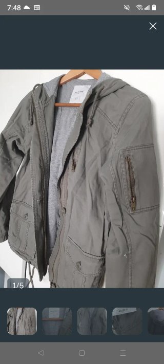 Chaqueta verde con capucha sin estrenar