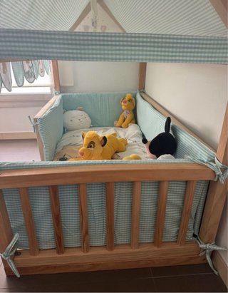 Chichoneras y tejado cama Montessori
