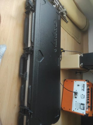 Guitarra Jackson JS Series Dinky Negra