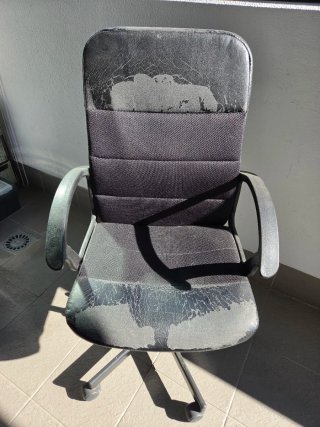 Silla de oficina ergonómica negra