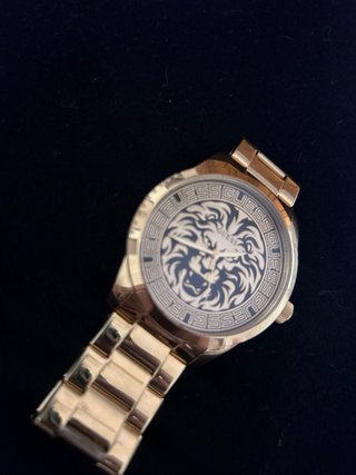 Reloj Guess Dorado con León