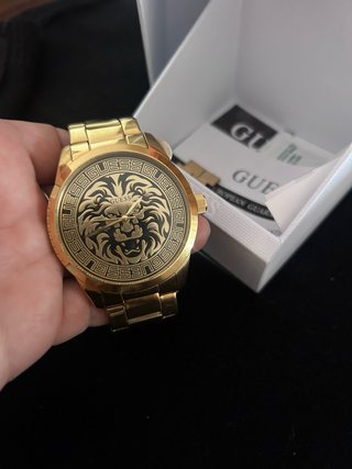 Reloj Guess Dorado con León