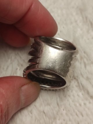 Anello grande con zirconi