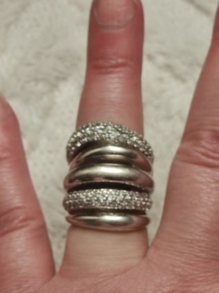 Anello grande con zirconi