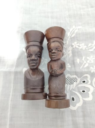 2 Portavelas de Ébano Tallados, figuras africanas