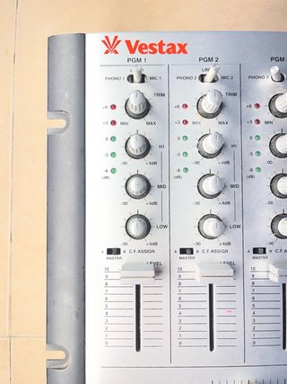 Mesa de mezclas DJ Vestax VMC-004XL