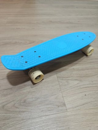 Monopatín azul