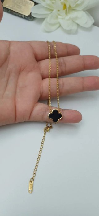 Collar trébol negro dorado