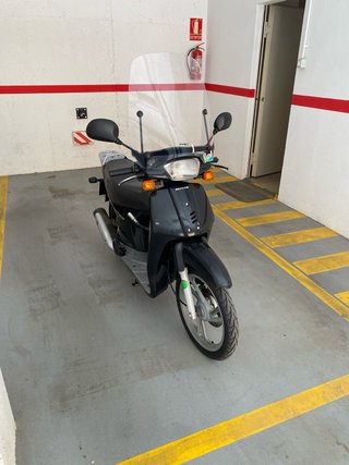 Honda SH 100 Scoopy Negra