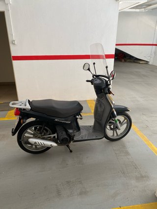 Honda SH 100 Scoopy Negra
