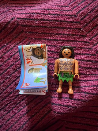 Figura Maui Huevo Kinder Disney