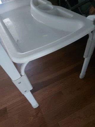 Bañera cambiador plegable. Esta estropeado.