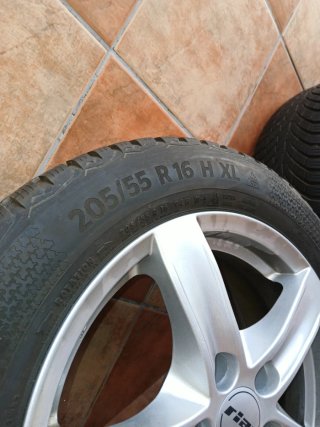 4 llantas y 4 gomas nuevas