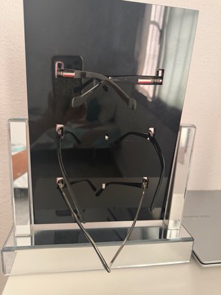 Expositor Miu Miu Gafas Negro y Dorado