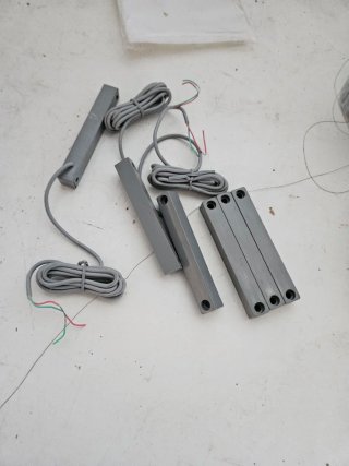 Contatti magnetici cablati per allarme