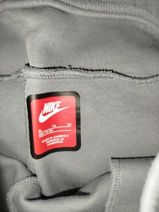 Pantaloncini Nike Tech Fleece grigi