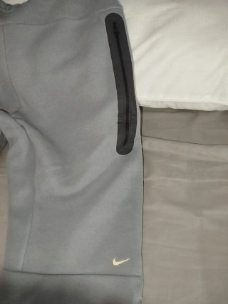 Pantaloncini Nike Tech Fleece grigi