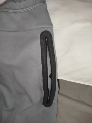 Pantaloncini Nike Tech Fleece grigi