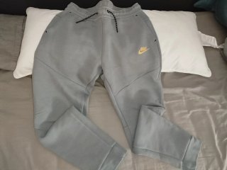 Pantaloncini Nike Tech Fleece grigi