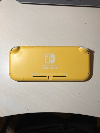 Nintendo Switch Lite Amarilla con Caja