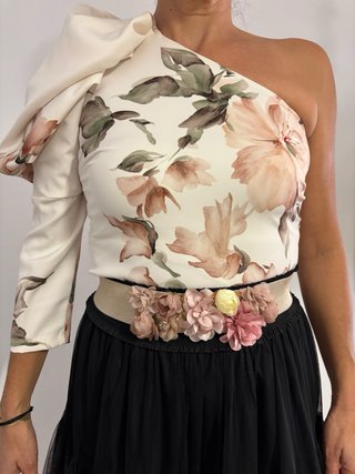 Top fiesta asimétrico estampado floral
