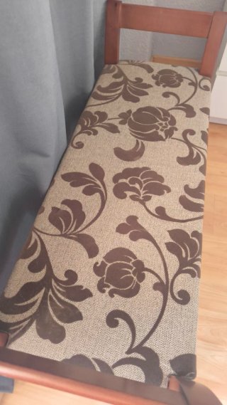 Asiento de madera tapizado