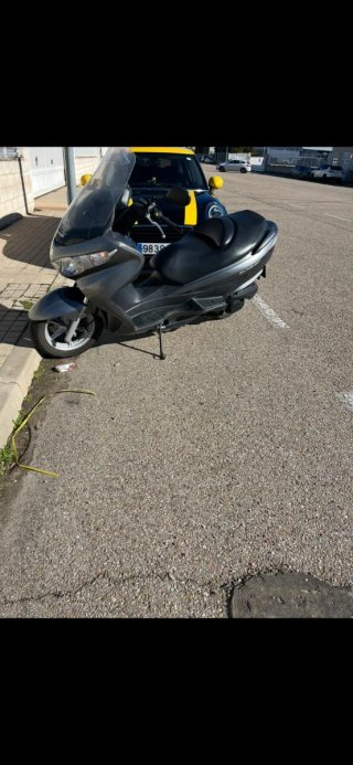 Suzuki Burgman 200cc 2012 Gris 24.000 km