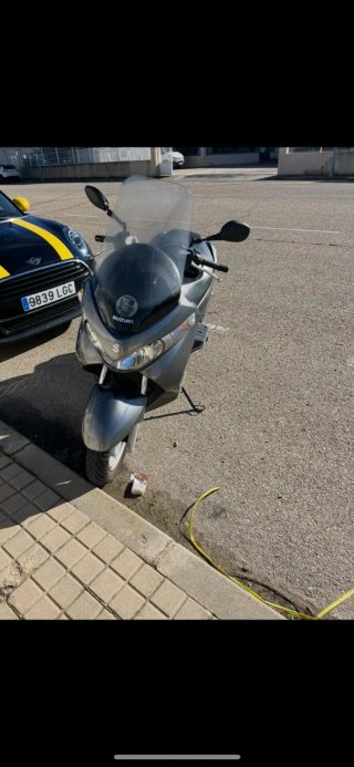 Suzuki Burgman 200cc 2012 Gris 24.000 km