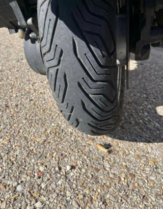 Suzuki Burgman 200cc 2012 Gris 24.000 km
