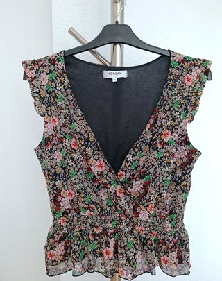 Top marca Morgan. Nuevo. Color negro con estampado
