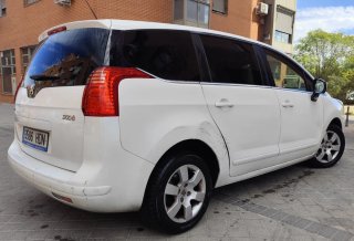 Peugeot 5008 2011