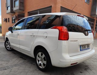 Peugeot 5008 2011