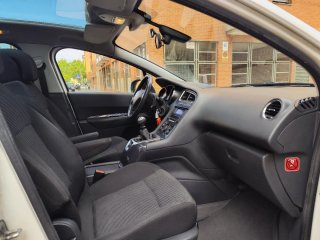 Peugeot 5008 2011