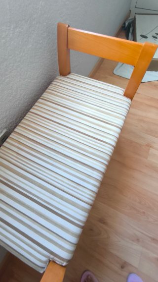 Asiento tapizado de madera