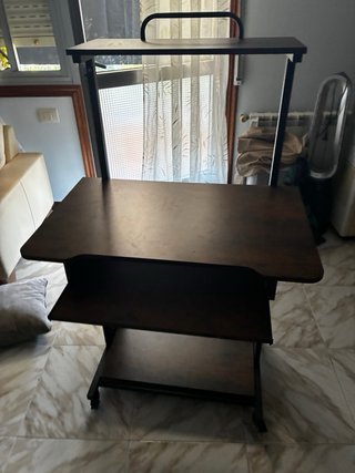 Escritorio con ruedas y bandeja