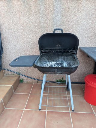 Barbacoa de carbón negra