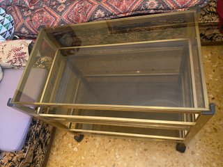 Mesa auxiliar de cristal con ruedas