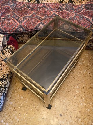 Mesa auxiliar de cristal con ruedas